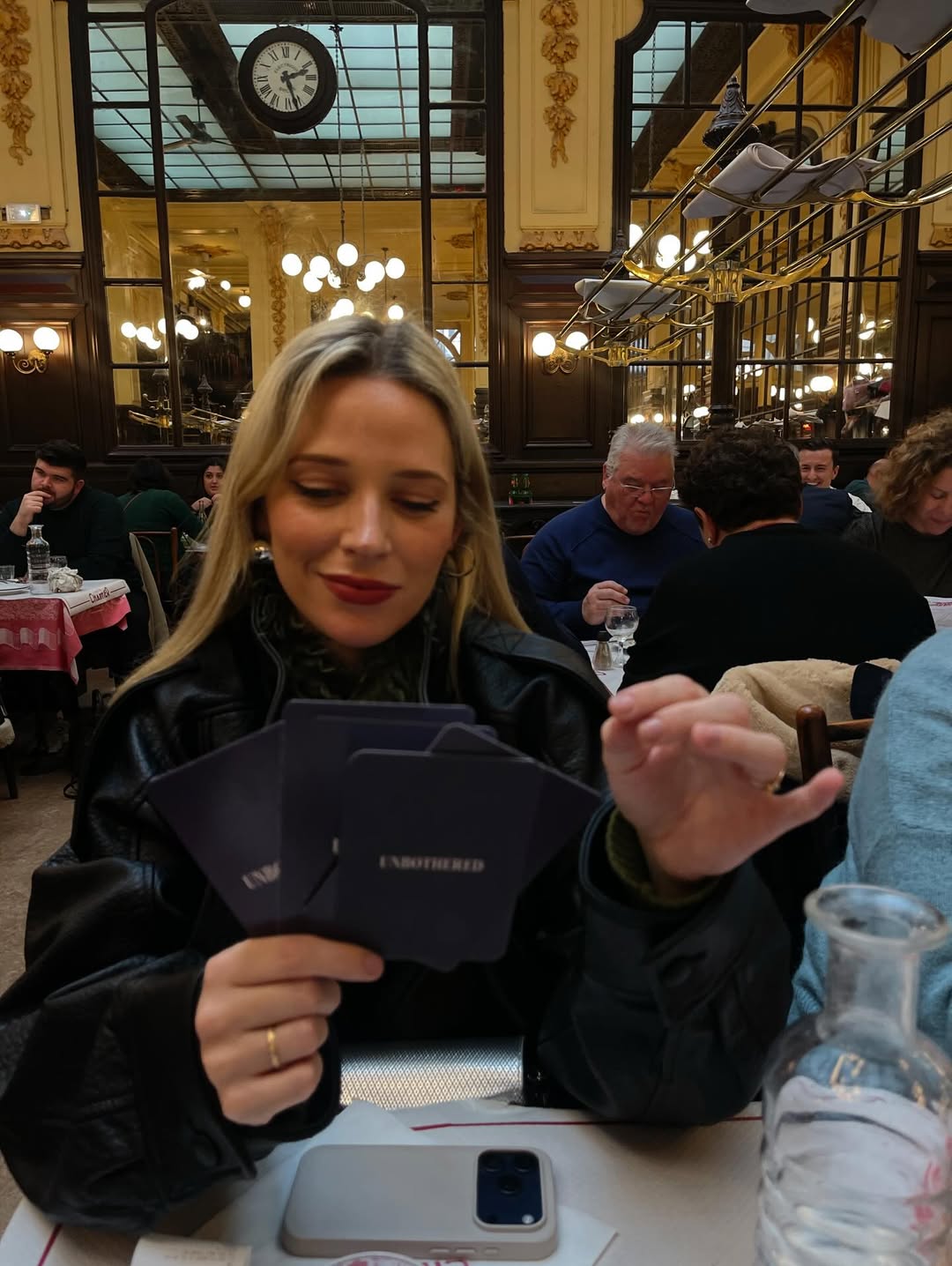 Comment être plus heureuse selon Mel Robbins (bonne humeur = super-pouvoir)